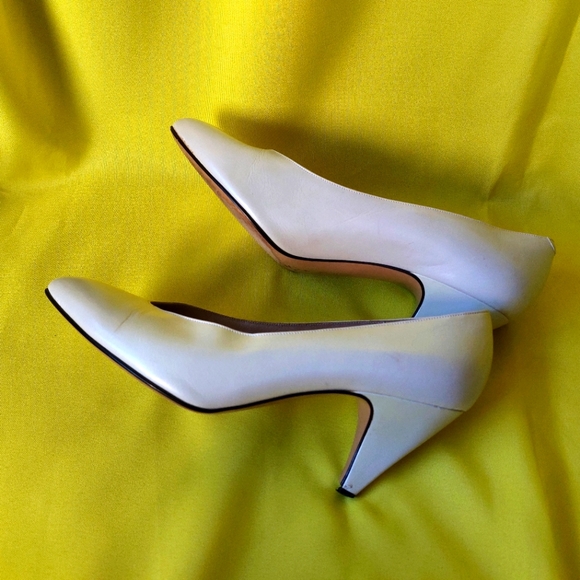Vintage Woman Shoes All Leather White by Amalfi Made in Italy Size 7 1/2 B - Picture 3 of 6